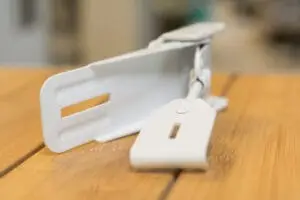 Læsing á þak í fellihýsi hvít.