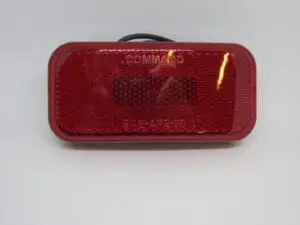 Ljós aftan fellihýsi rautt.