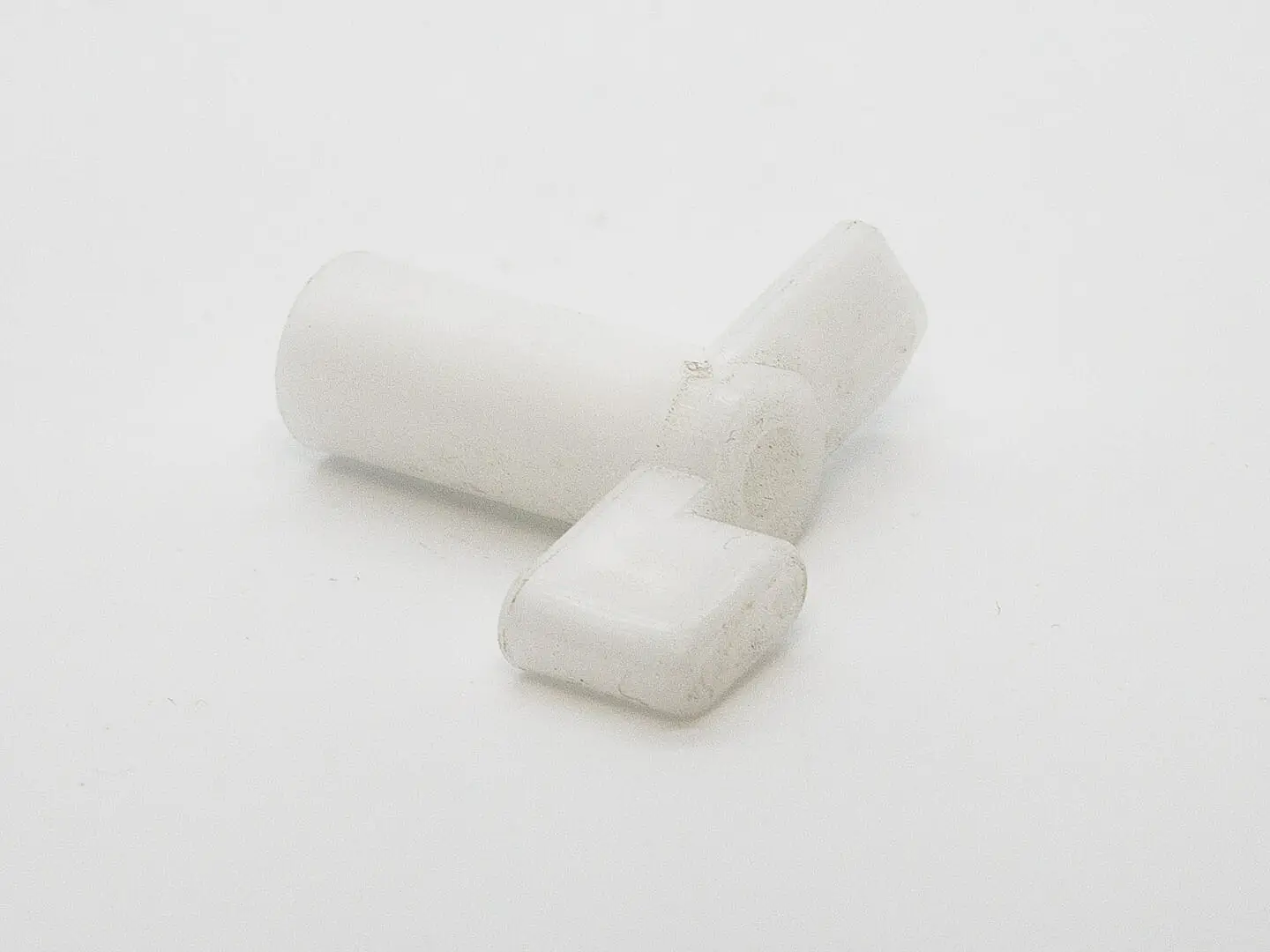 Plastfesting f/hurð fellih. 3/8"