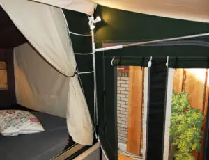 Hengi, vasar f/ eldhús í Combi Camp