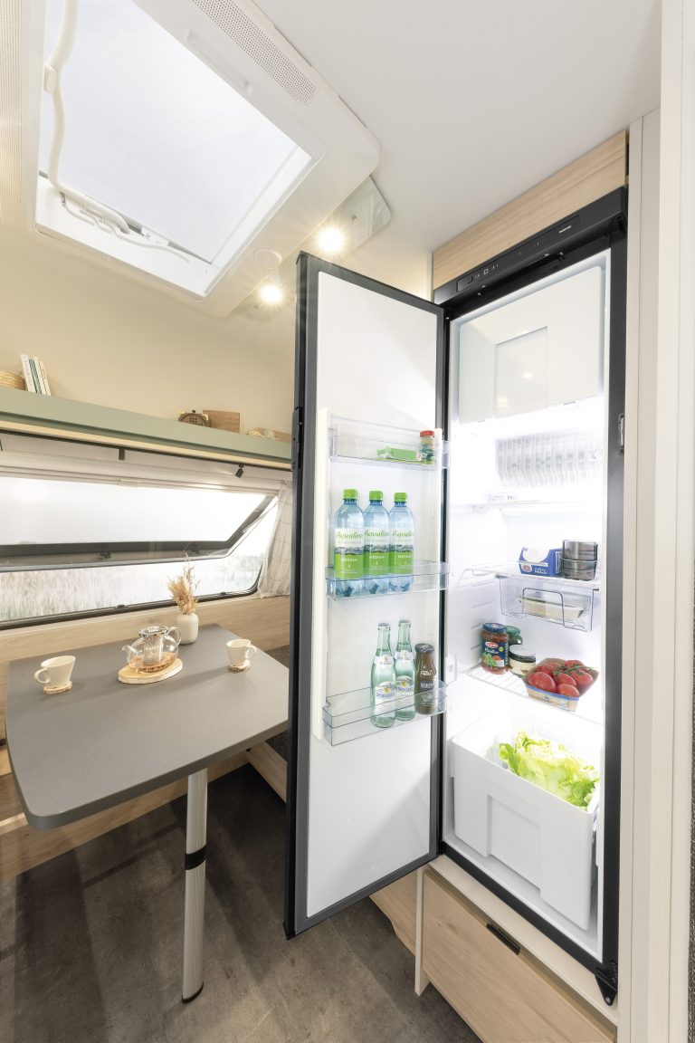 DET_Camper_460_EL_Kuehlschrank_211124_RET